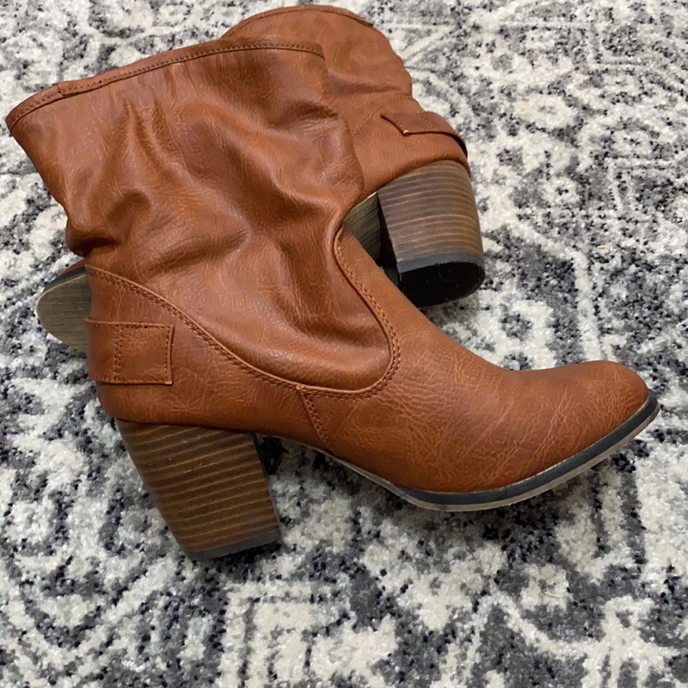 New Size 8 Brown Low Boots with Buckles Size 8
